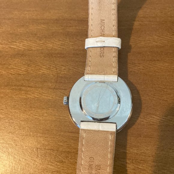 Michael Kors Courtney MK2716 watch in great condition main image 5